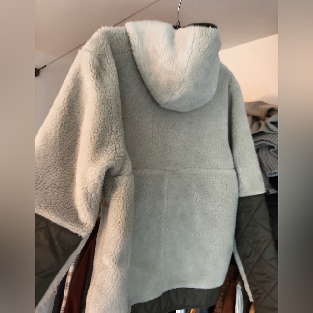 Patagonia Fleece Hoody - Picture 9 of 10